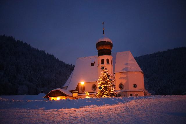 Kirche Oberau im Advent
